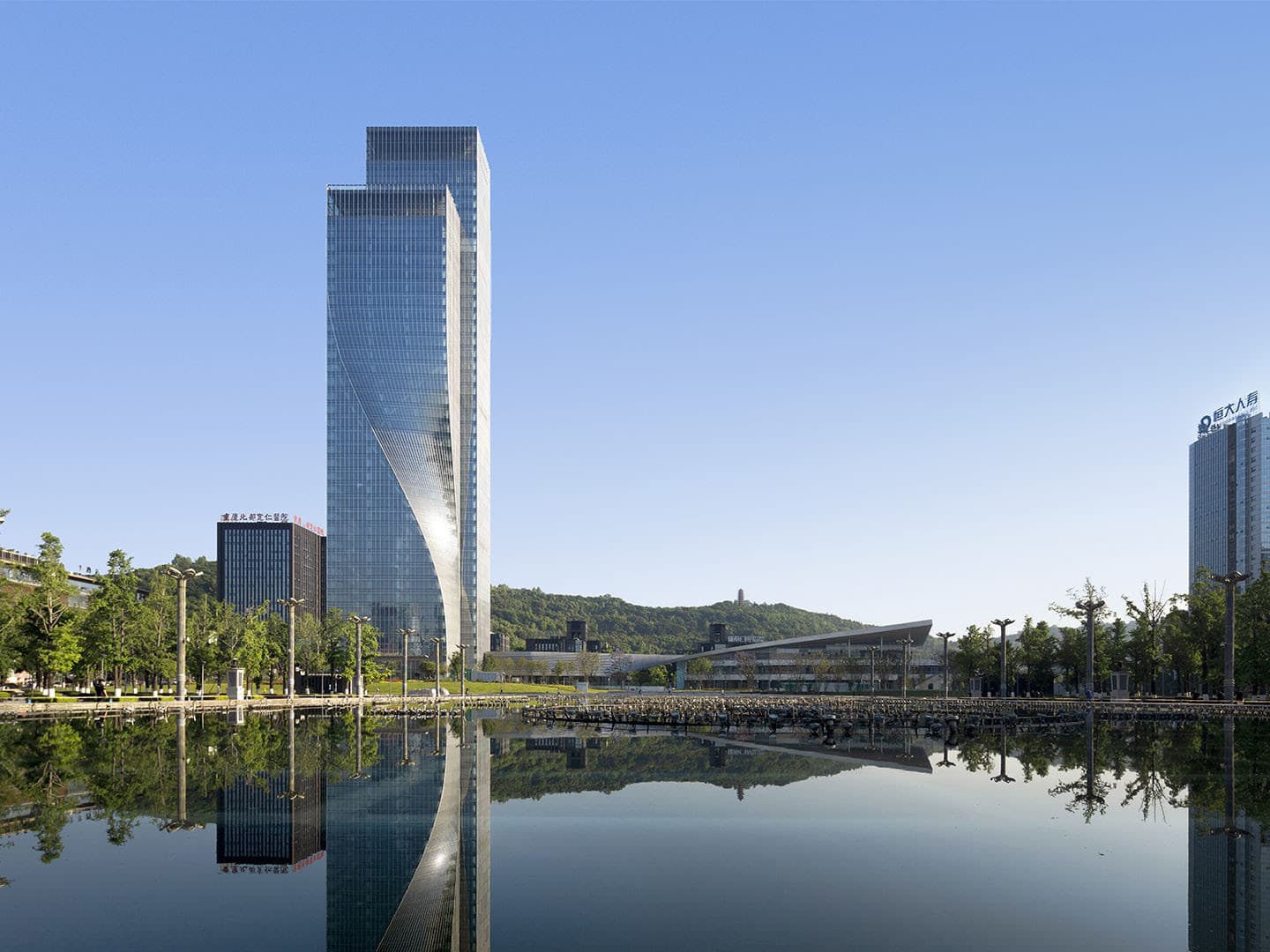 China unveils 590 feet 'Dance of light' tower
