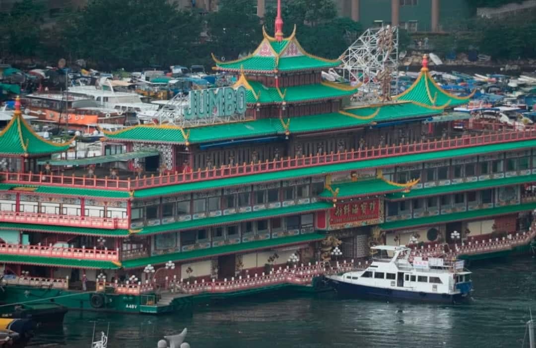 Hong Kong's Jumbo floating restaurant sinks in South China Sea